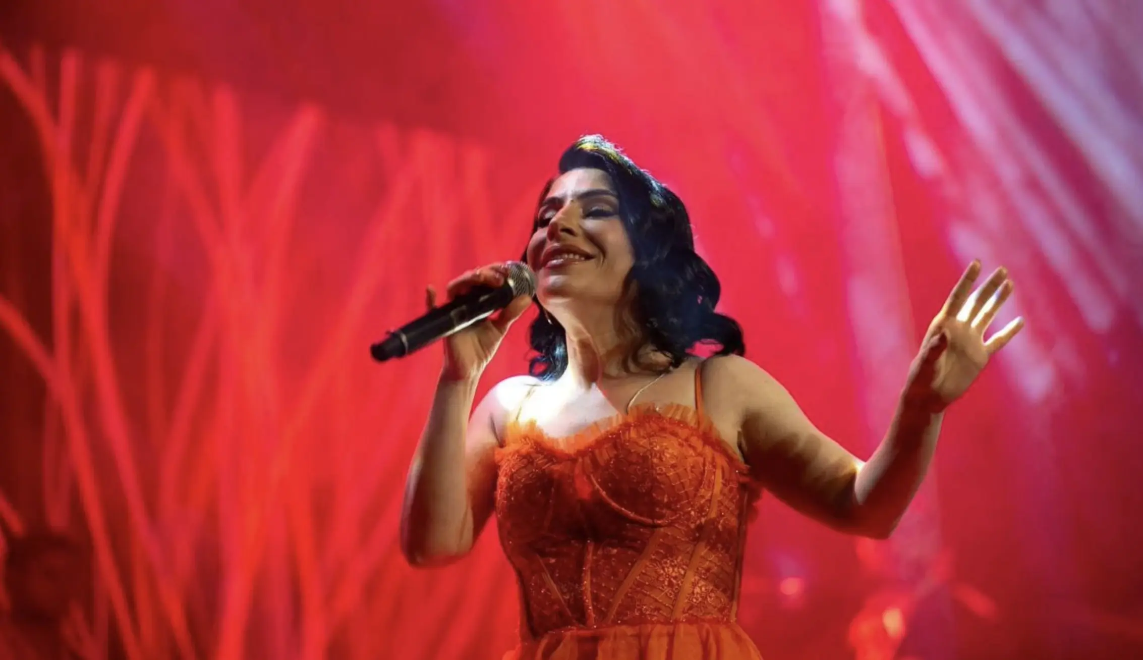 Rojda featured promotional photo